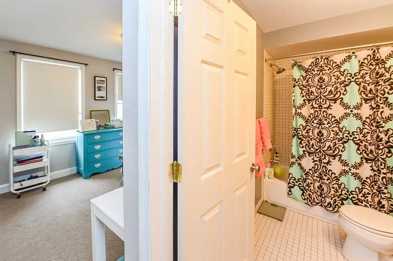406 Leverington Ave #D - Photo 7 of 25