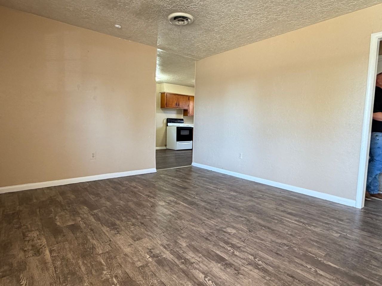 2703 Nw 46th St - Photo 2 of 7