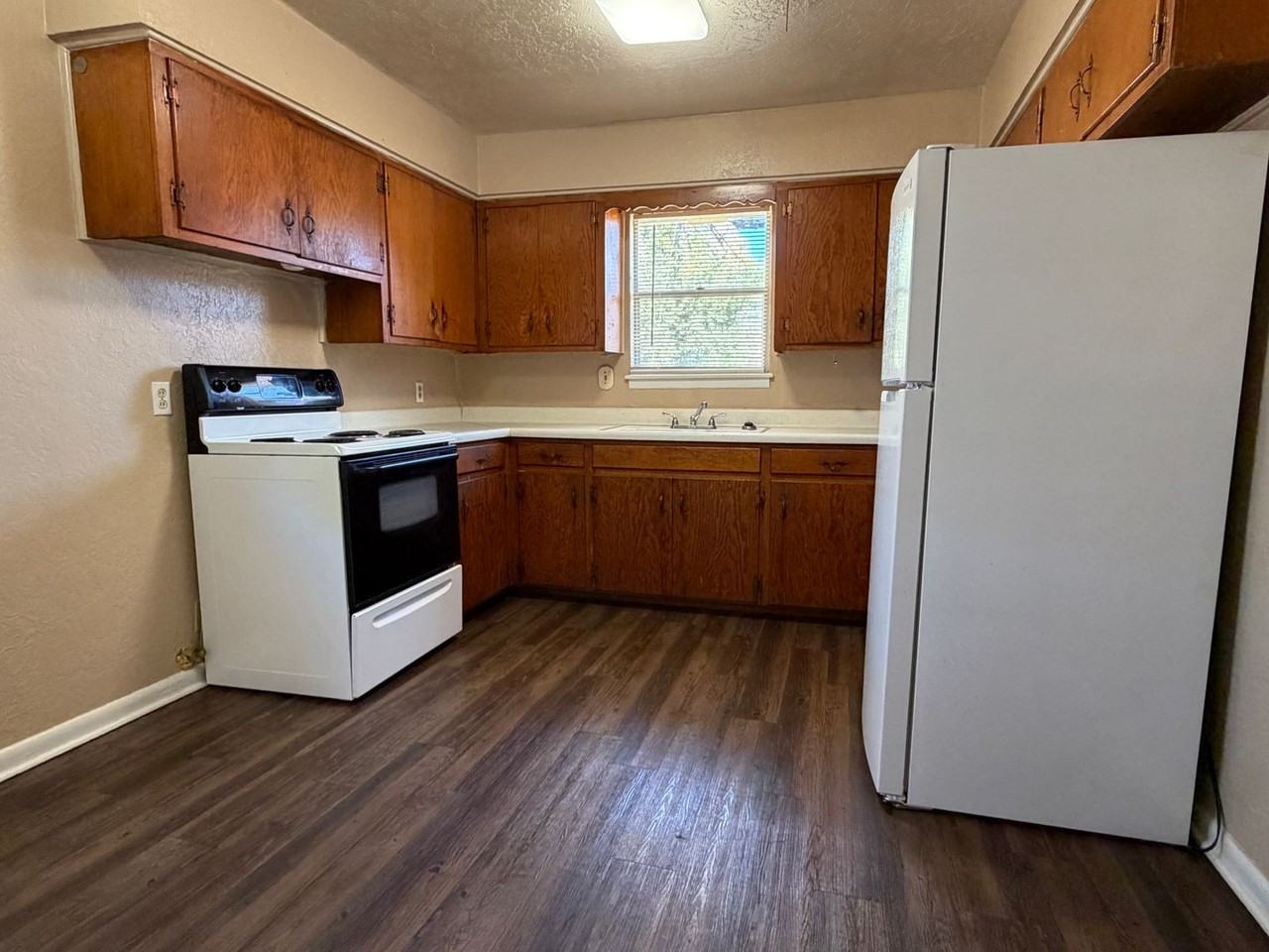 2703 Nw 46th St - Photo 4 of 7