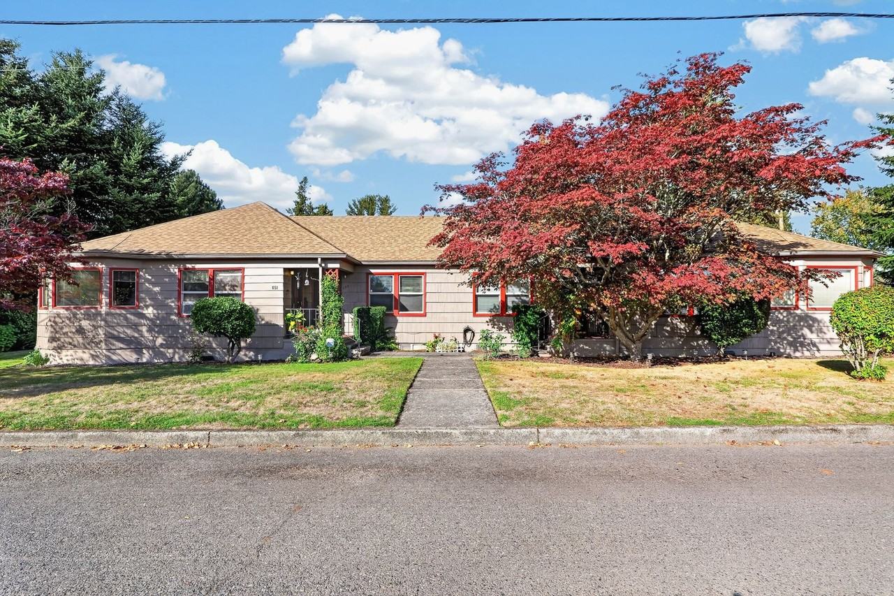 653 Ne 4th St - Photo 2 of 19
