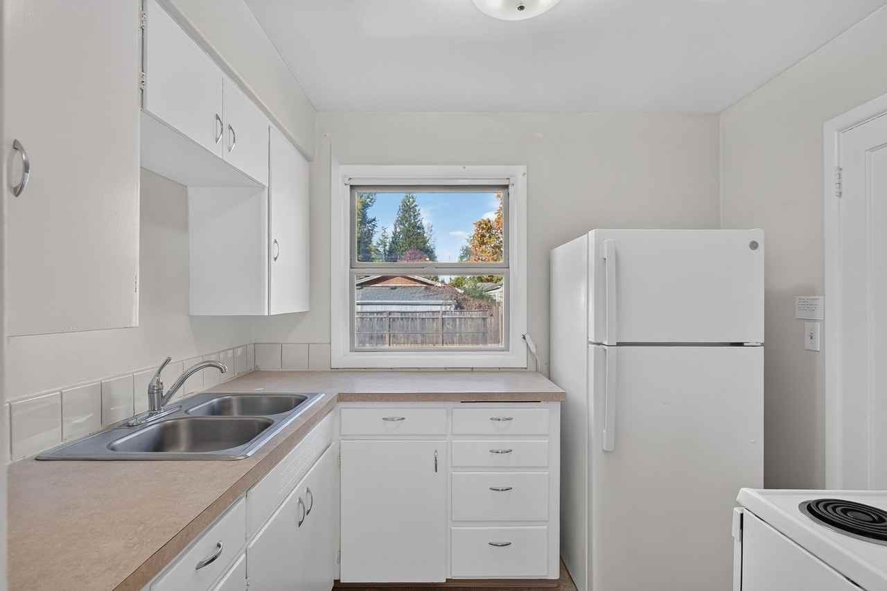 653 Ne 4th St - Photo 5 of 19