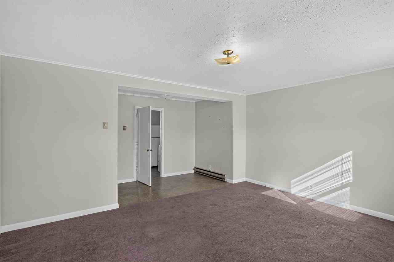 653 Ne 4th St - Photo 7 of 19