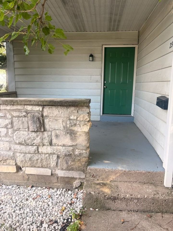 2548 Hiawatha St - Photo 3 of 17