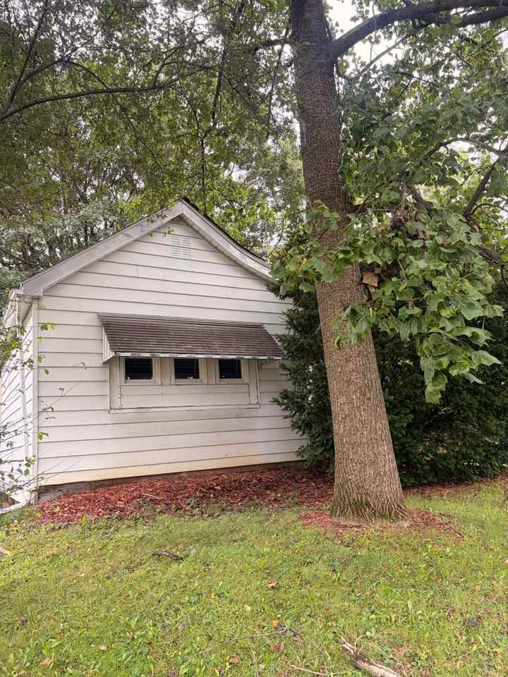 2548 Hiawatha St - Photo 4 of 17