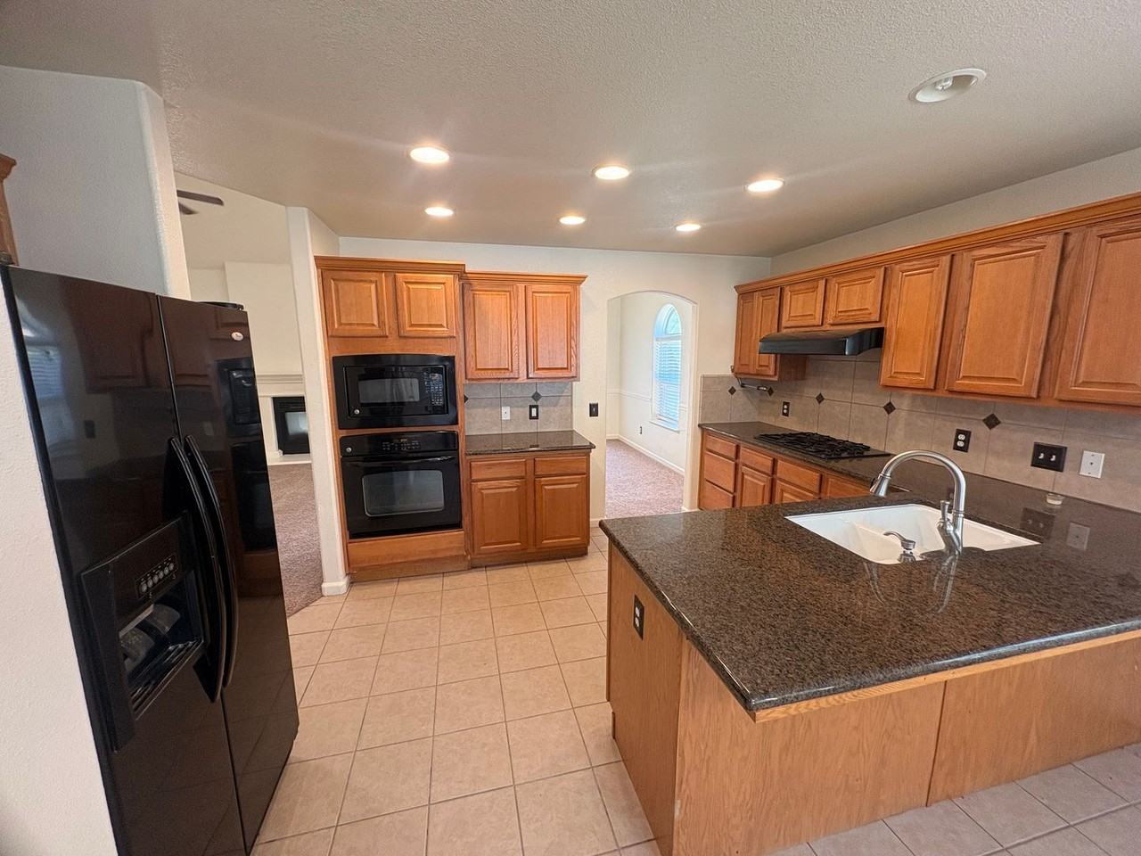 3235 W Connelly Ave - Photo 3 of 27