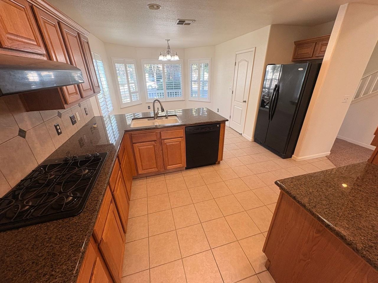 3235 W Connelly Ave - Photo 4 of 27