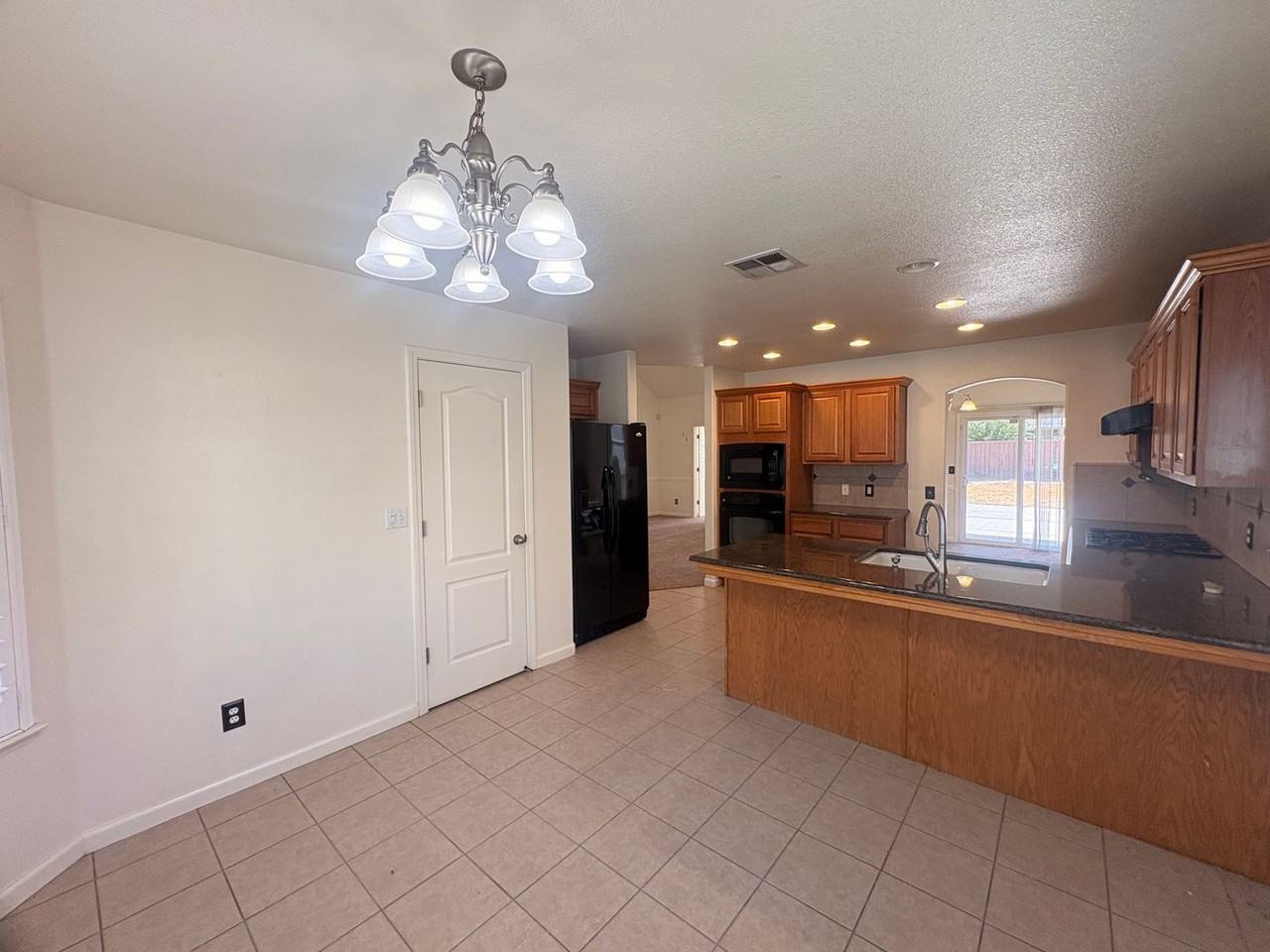 3235 W Connelly Ave - Photo 5 of 27