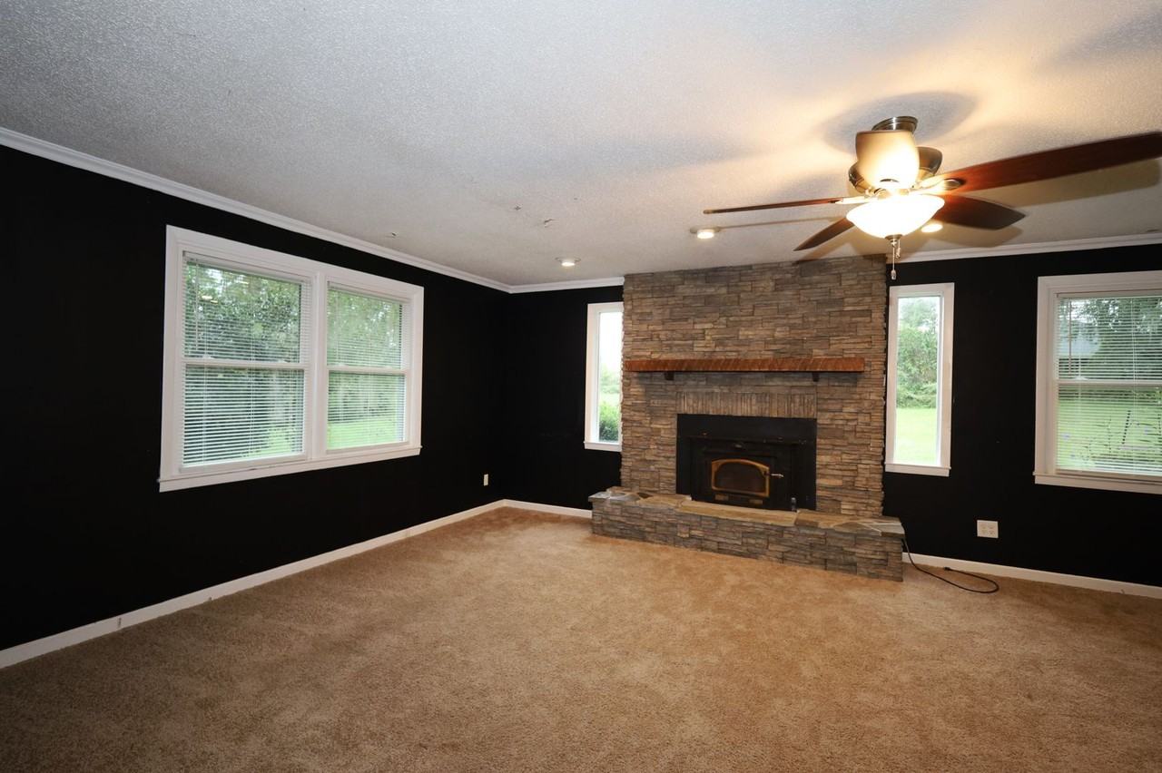 4748 Michelle St - Photo 3 of 27