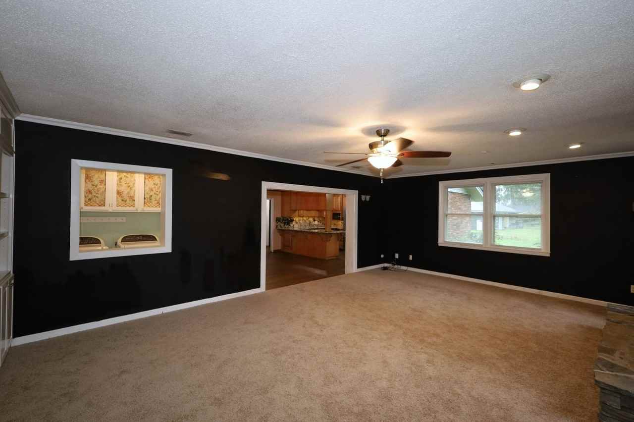 4748 Michelle St - Photo 5 of 27