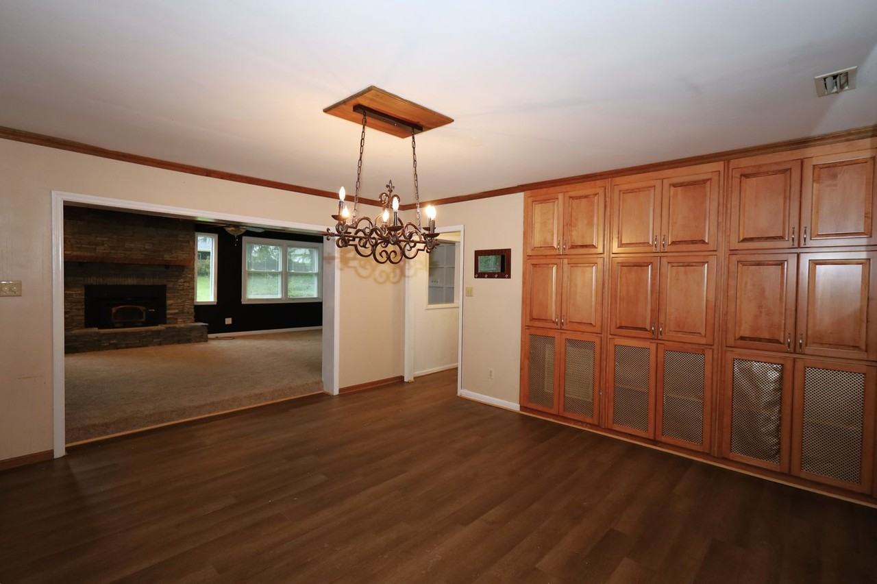 4748 Michelle St - Photo 6 of 27