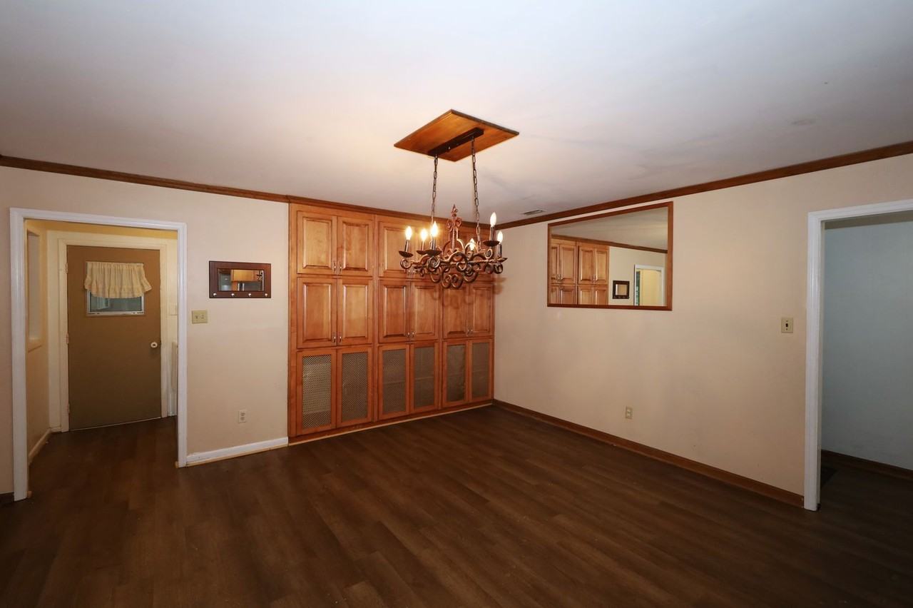 4748 Michelle St - Photo 7 of 27