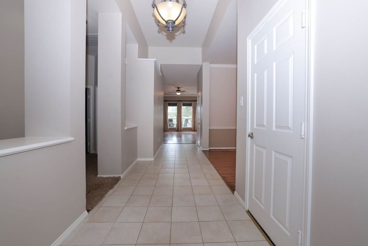 7603 Tumbling Rd - Photo 6 of 33