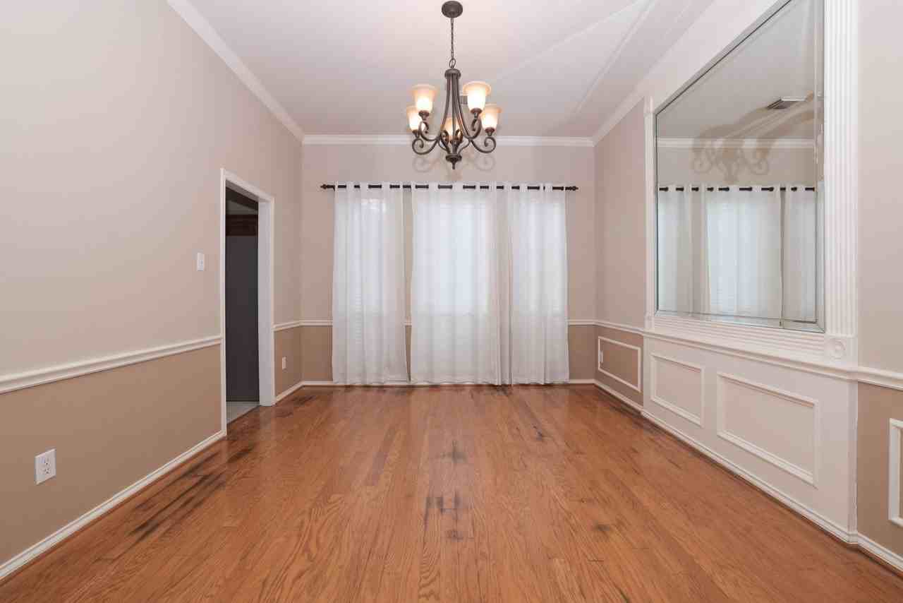 7603 Tumbling Rd - Photo 7 of 33