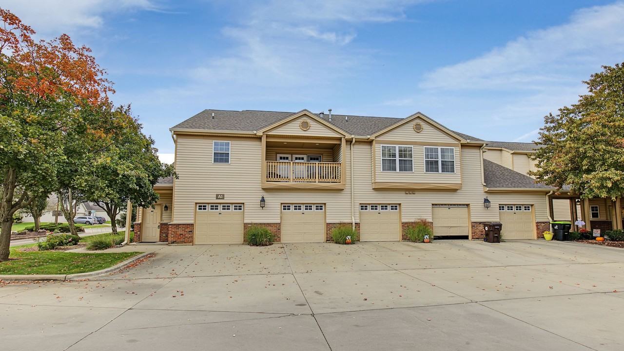 3856 Thornhill Dr - Photo 4 of 36