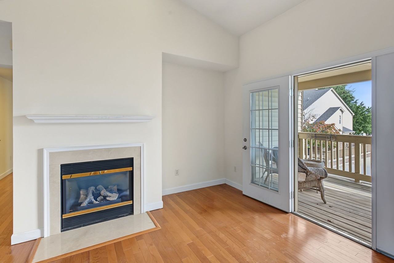 3856 Thornhill Dr - Photo 6 of 36