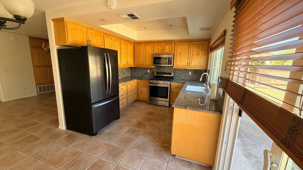 7993 Hemingway Ave - Photo 5 of 28