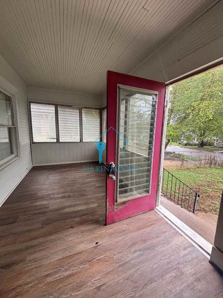 321 S High St - Photo 3 of 17