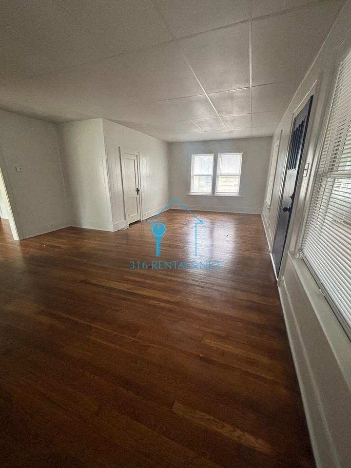 321 S High St - Photo 4 of 17