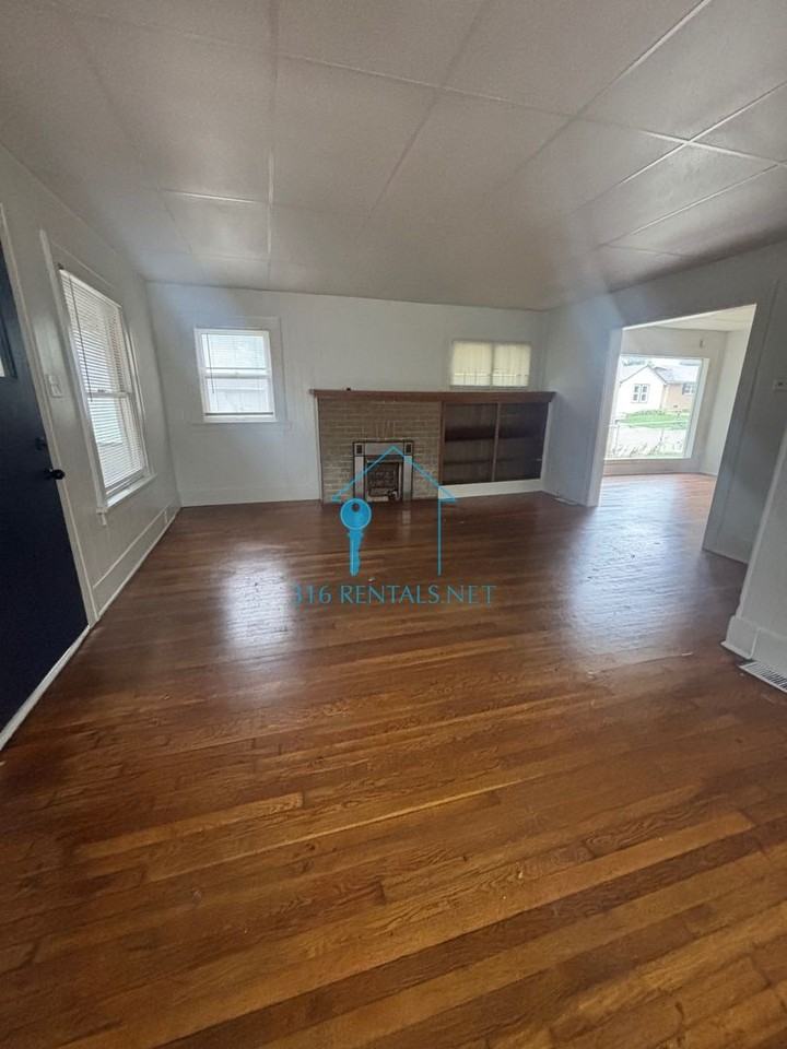 321 S High St - Photo 5 of 17