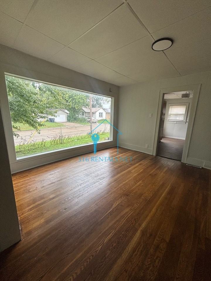 321 S High St - Photo 6 of 17
