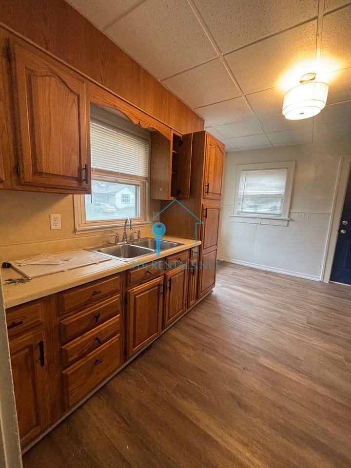 321 S High St - Photo 7 of 17