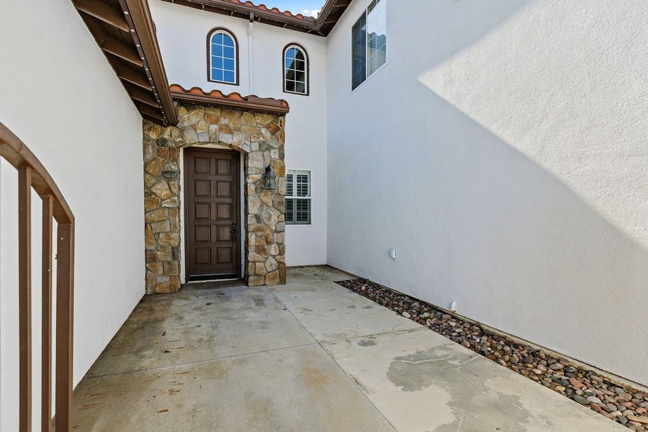 45819 Corte Ricardo - Photo 3 of 35