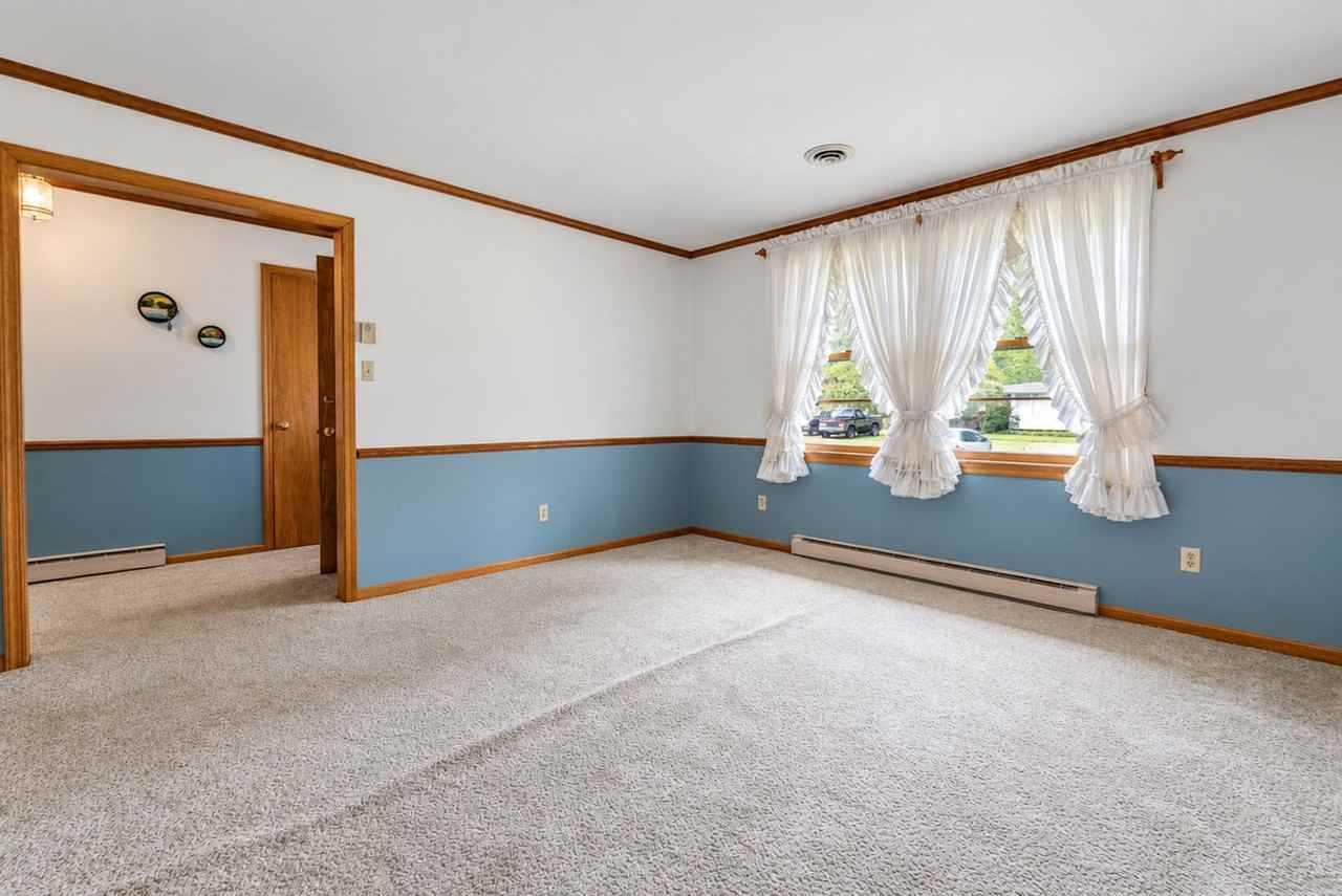 136 Princess Margaret Dr - Photo 5 of 25