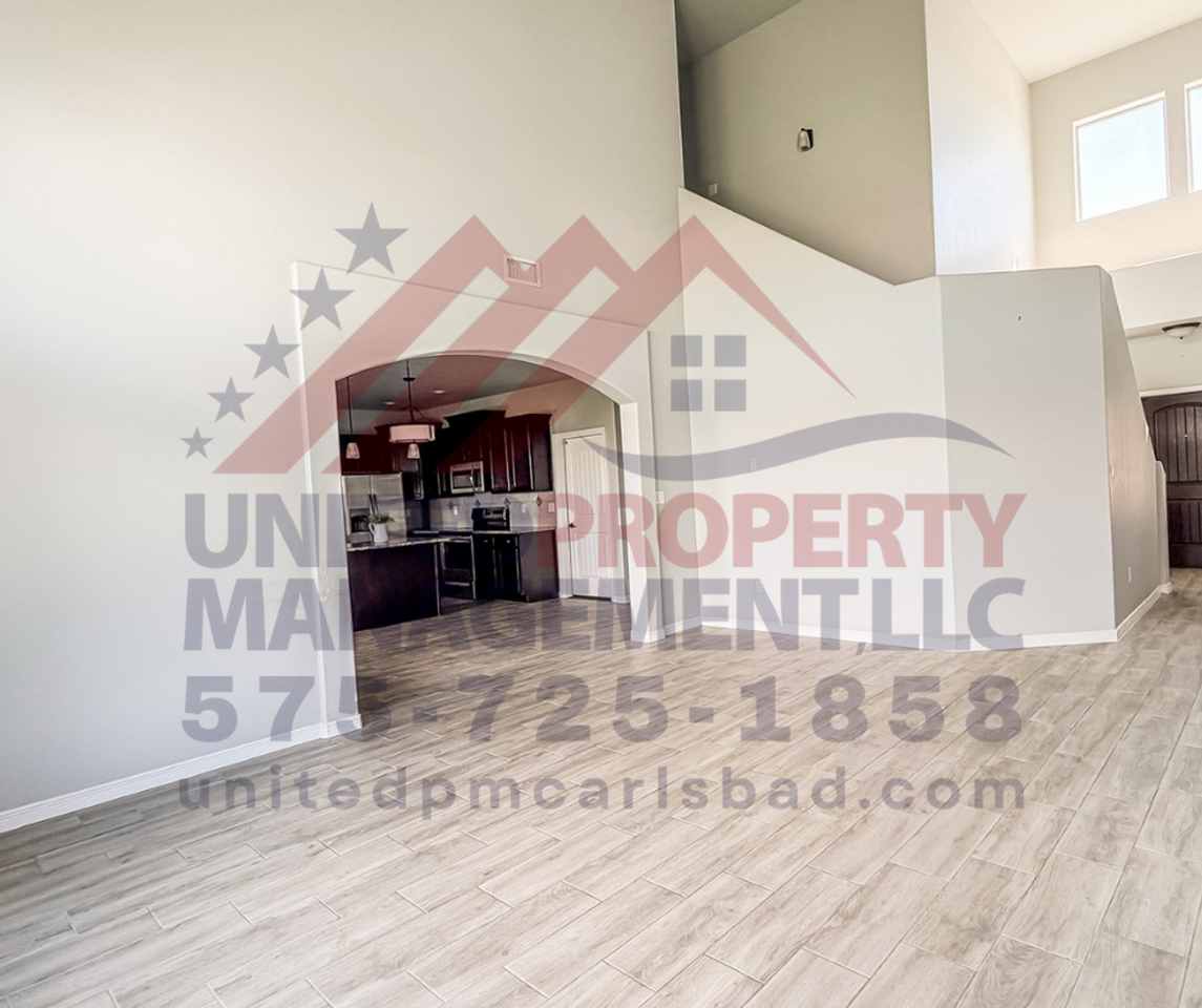 1024 Malibu Way - Photo 3 of 19