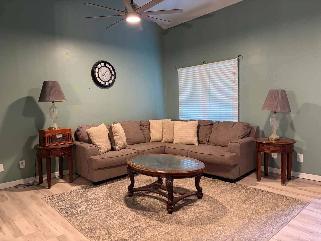 405 Chelsea Cir - Photo 2 of 50