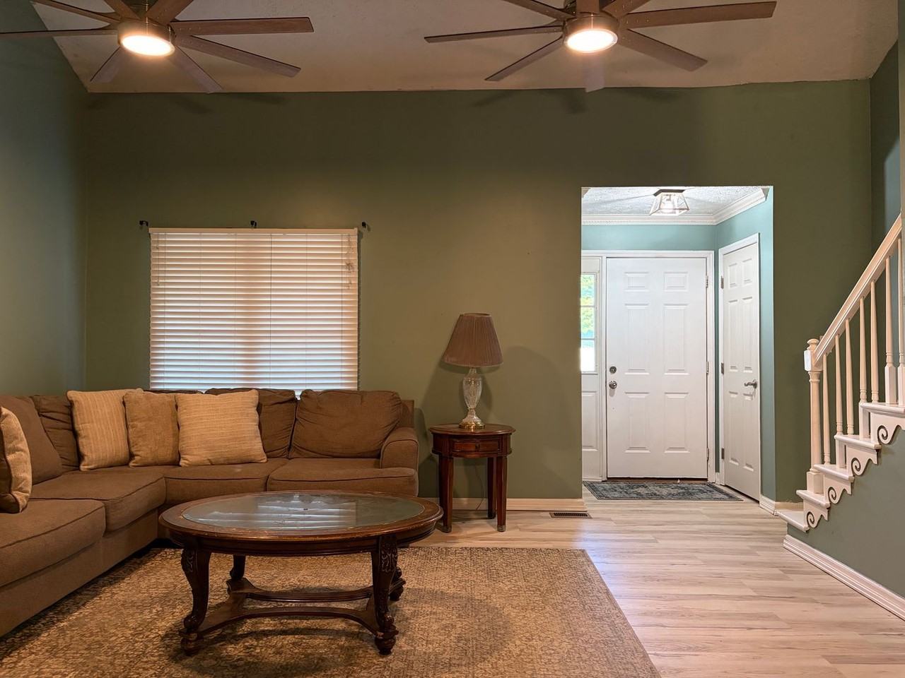 405 Chelsea Cir - Photo 3 of 50