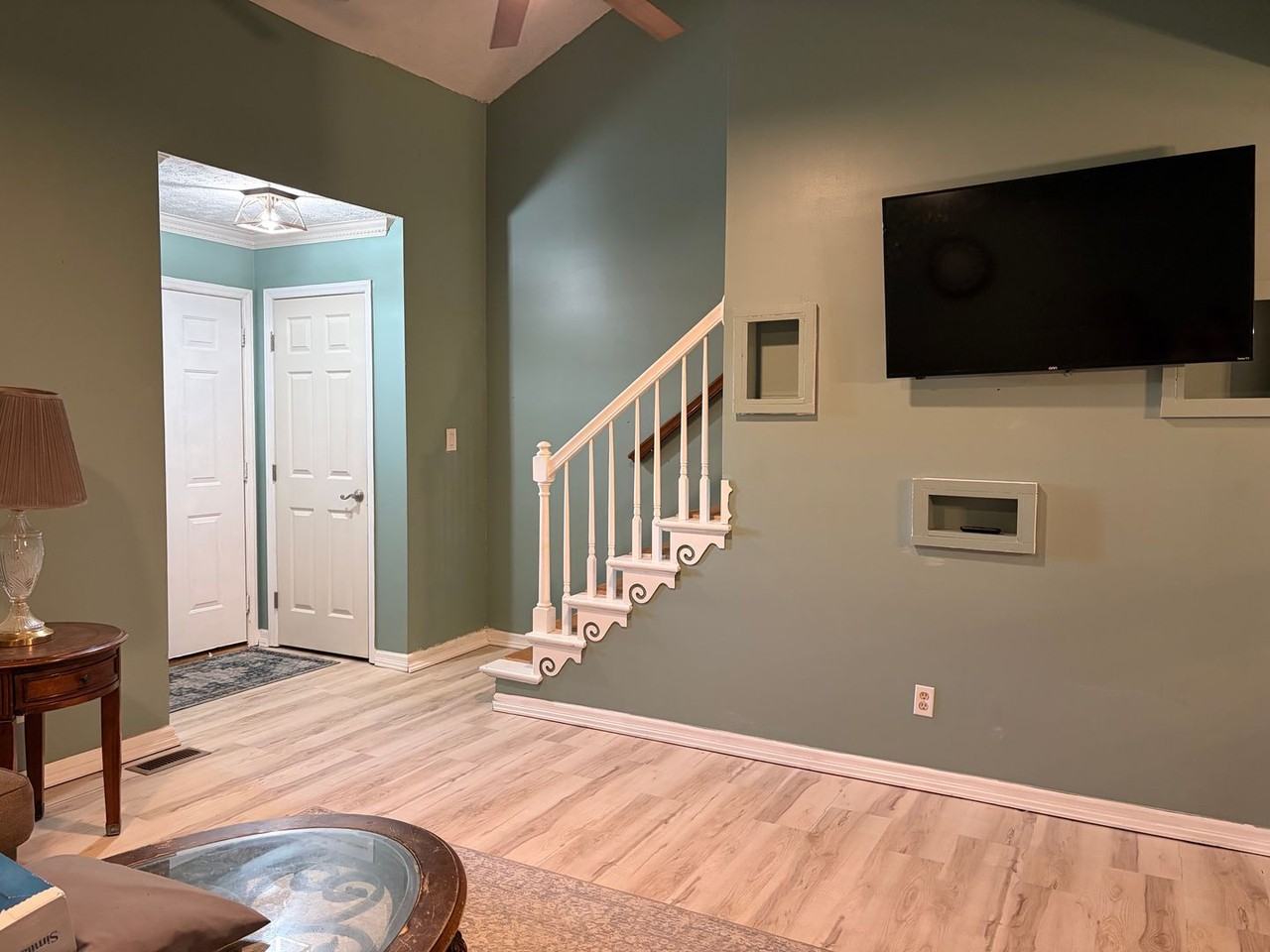 405 Chelsea Cir - Photo 5 of 50