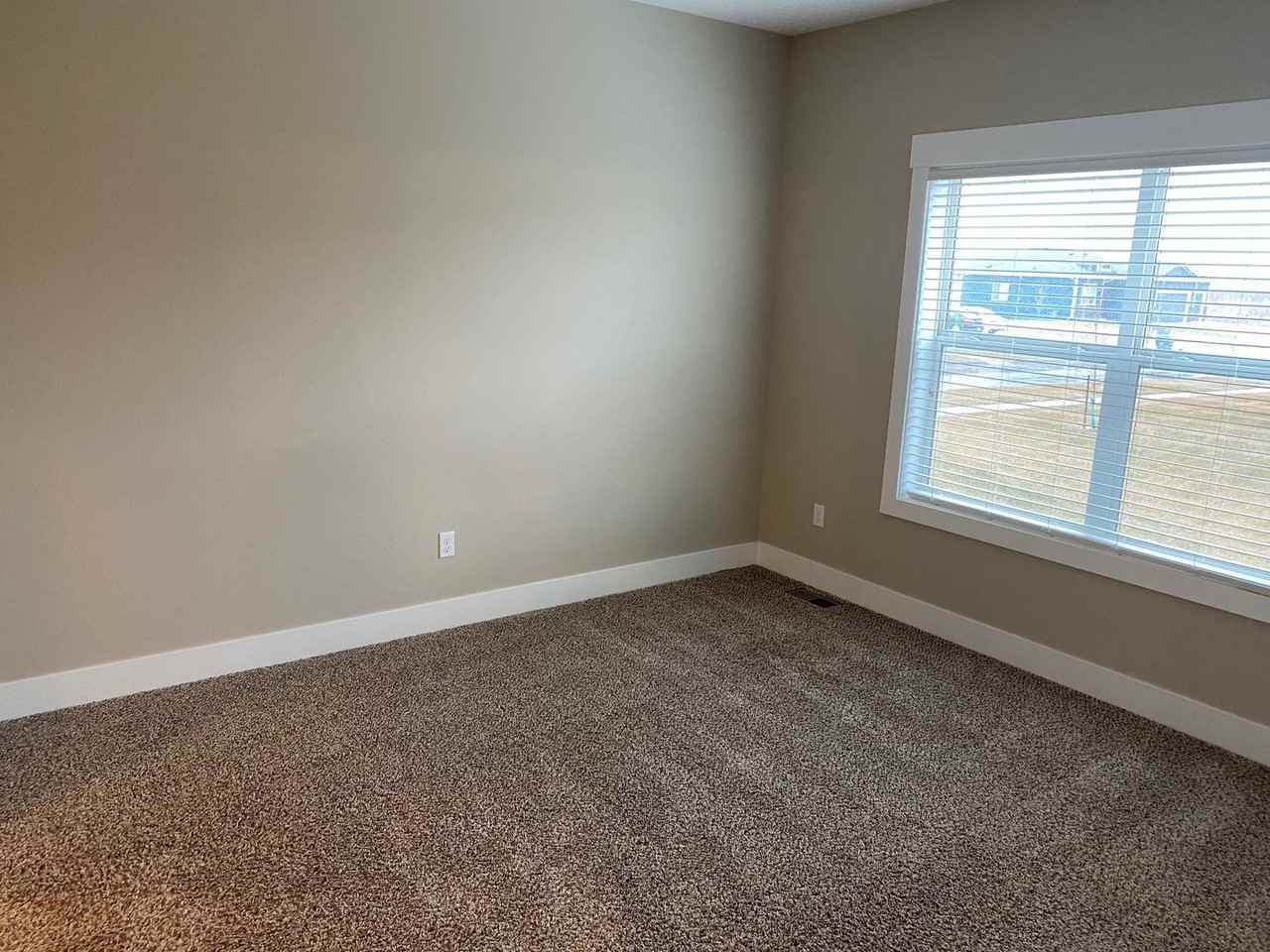 902 Henryson St - Photo 7 of 19