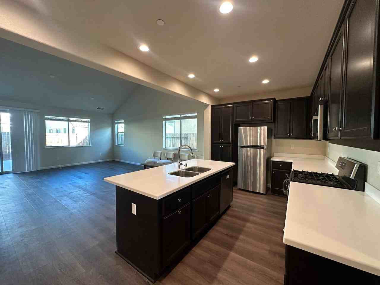 4352 Vanguard Dr - Photo 2 of 25