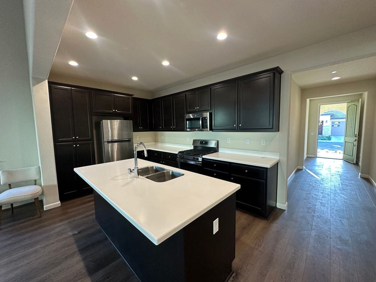 4352 Vanguard Dr - Photo 6 of 25