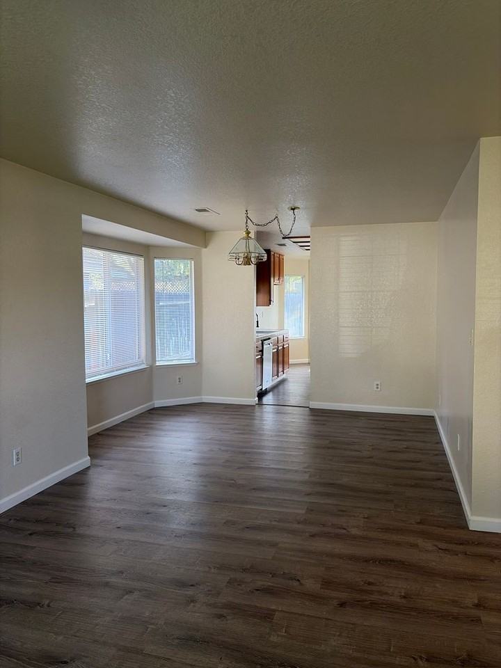 922 W Springer Dr - Photo 3 of 22