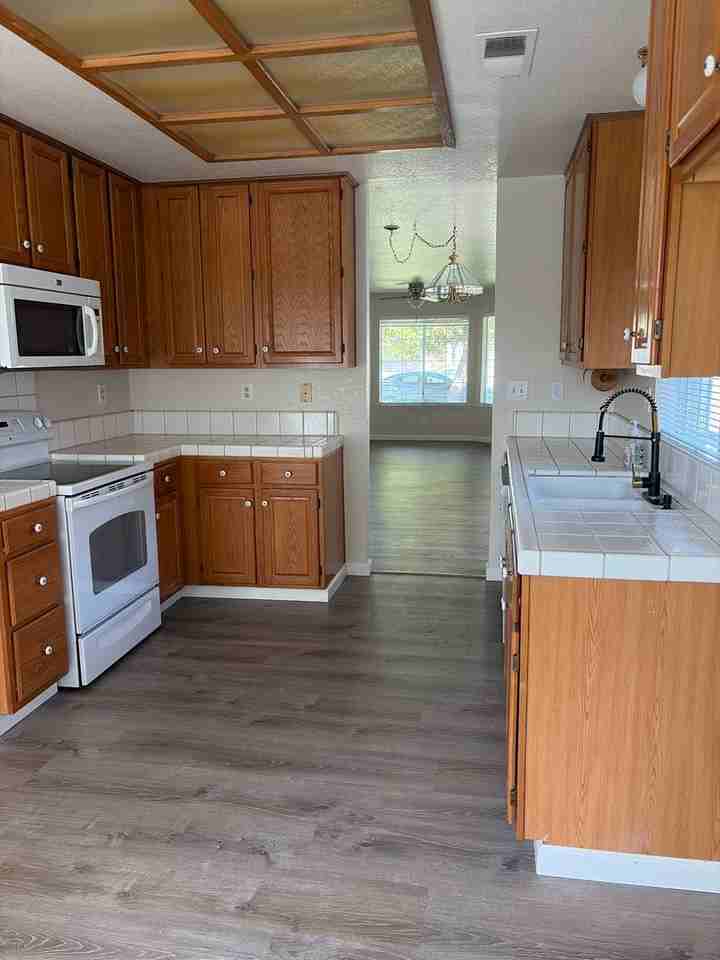 922 W Springer Dr - Photo 6 of 22