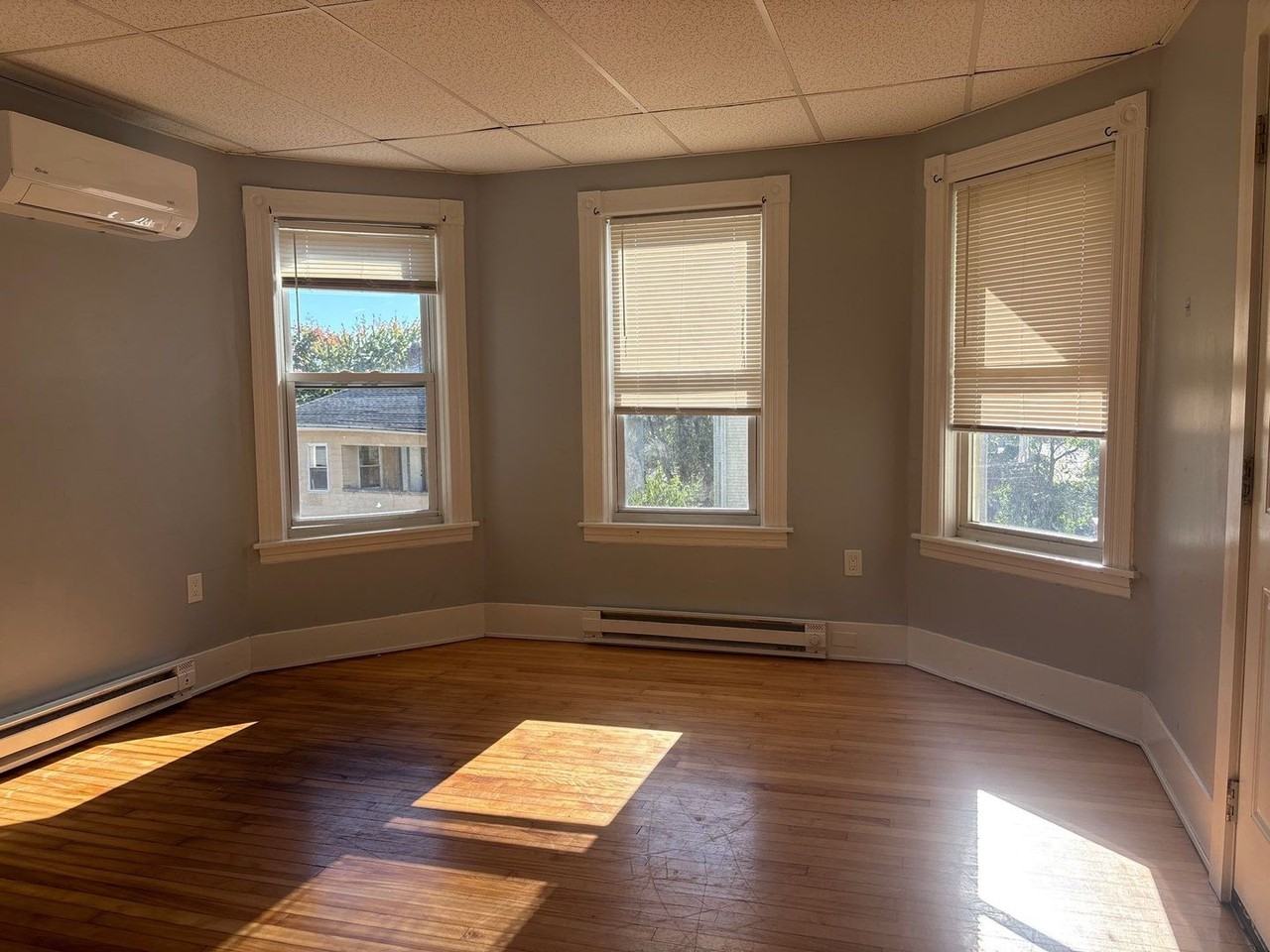 106 Illinois St - Photo 2 of 14