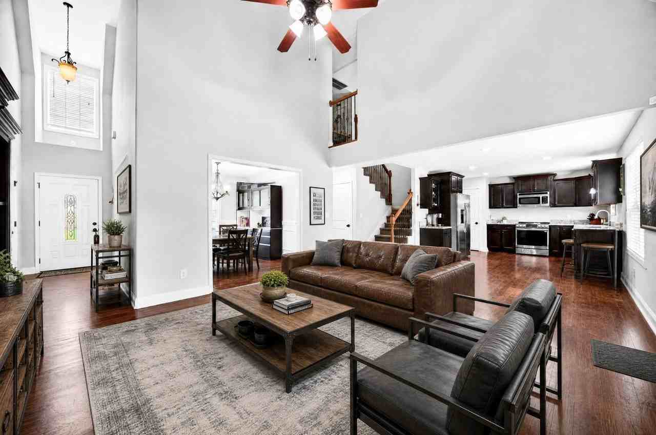 2473 Senseney Dr - Photo 4 of 45