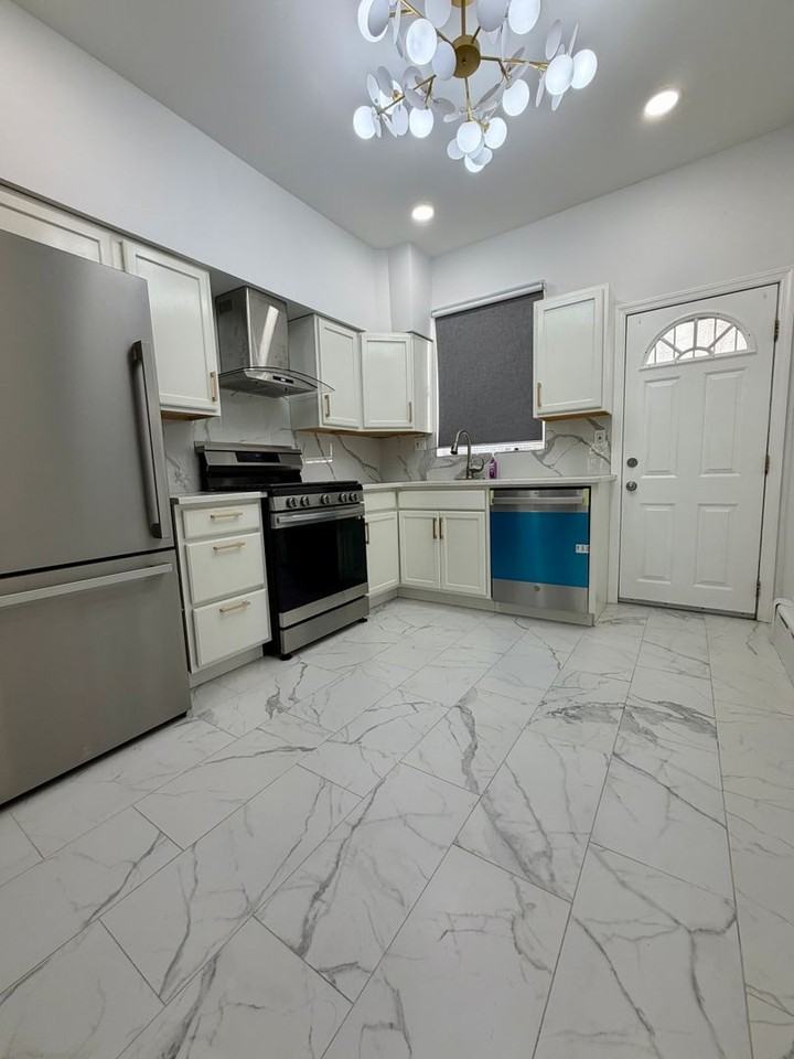 2248 S Beechwood St - Photo 6 of 25
