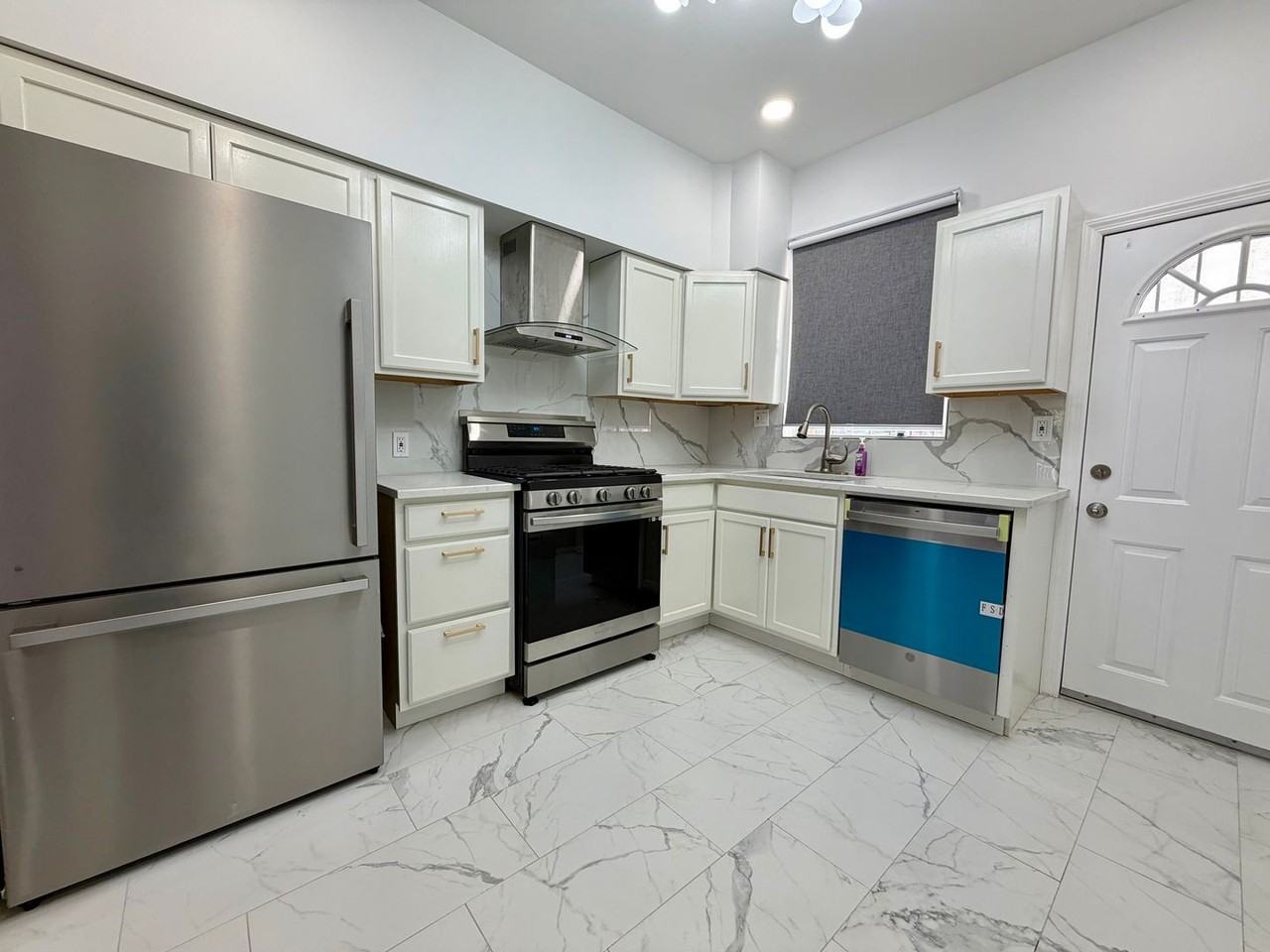 2248 S Beechwood St - Photo 7 of 25