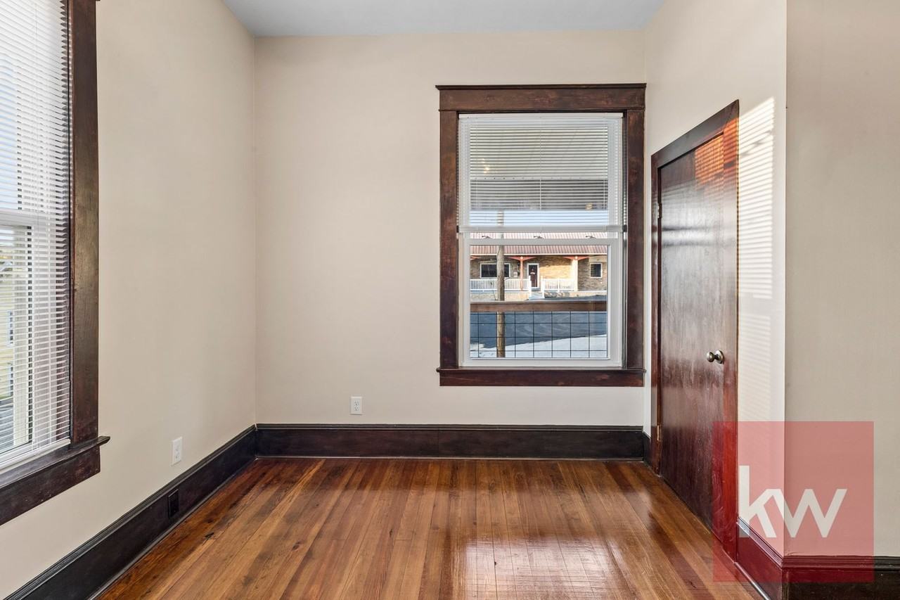 1116 Shelby St - Photo 6 of 38