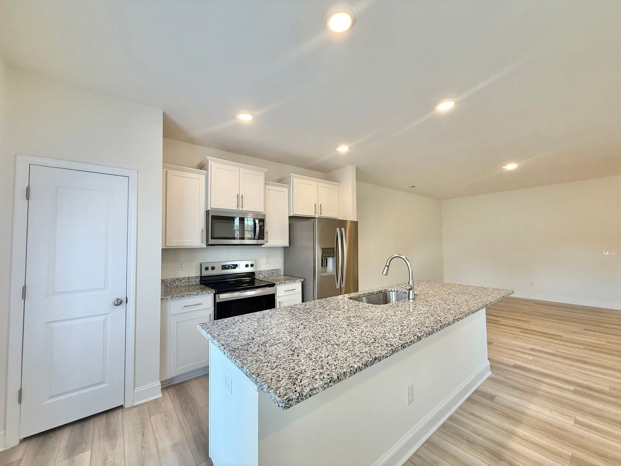 6138 Arsenal Ave - Photo 4 of 19