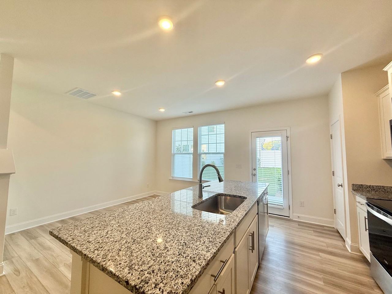 6138 Arsenal Ave - Photo 5 of 19