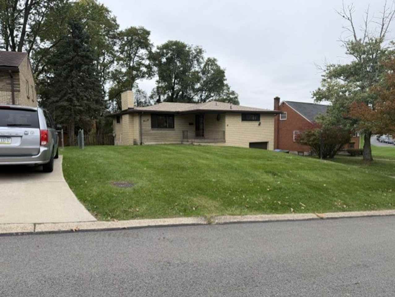 4983 Willow Dr - Photo 3 of 45