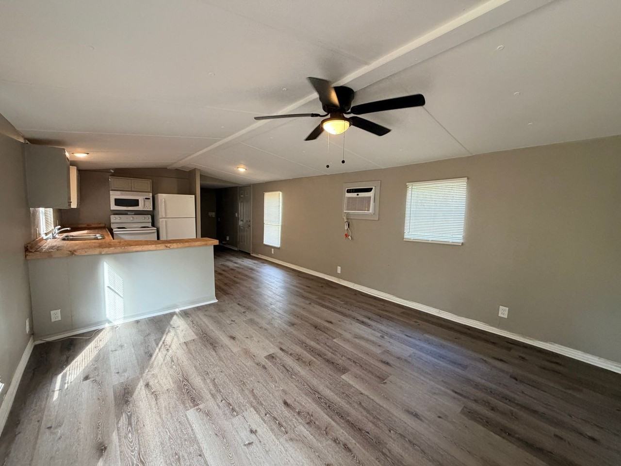 4038 Rainer St - Photo 5 of 16