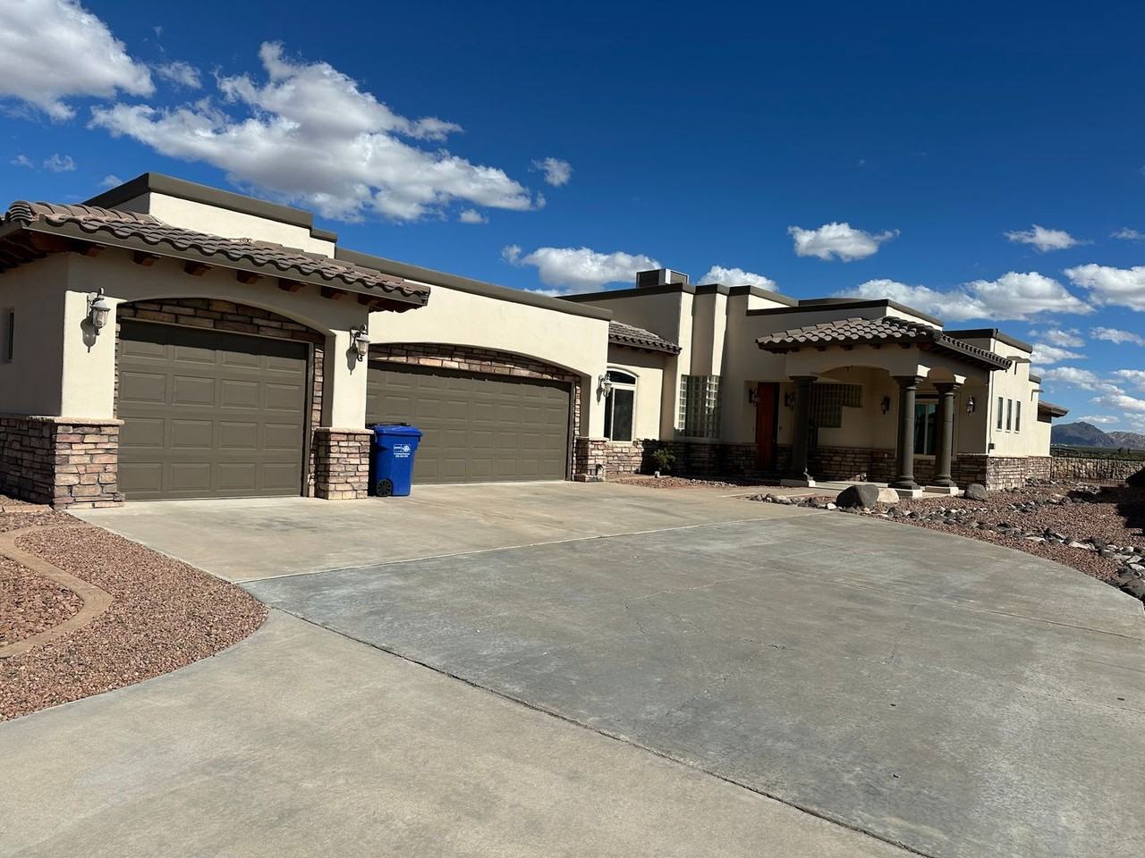 735 Stone Canyon Dr - Photo 2 of 50
