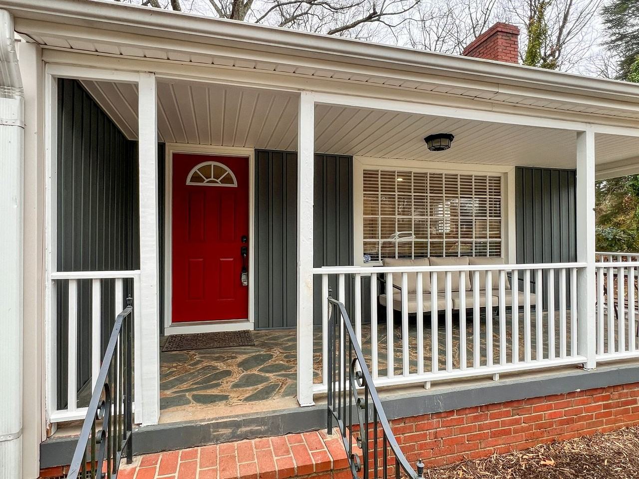1226 Brookwood Dr - Photo 2 of 12