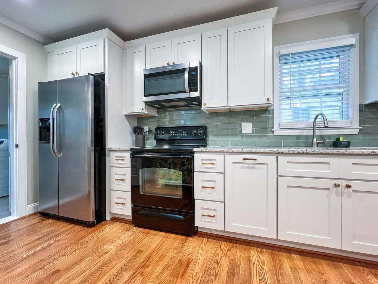 1226 Brookwood Dr - Photo 3 of 12