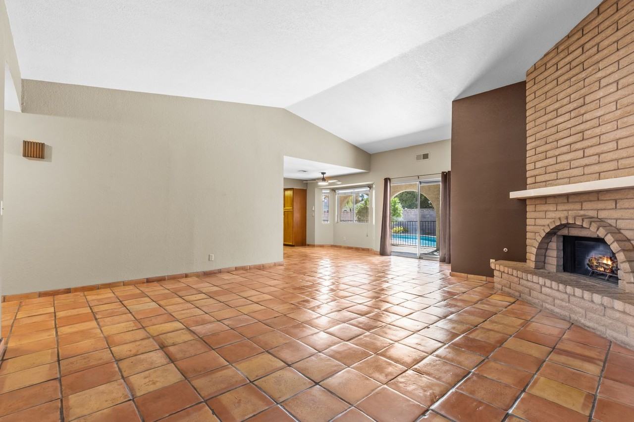 342 Banuelo Dr - Photo 5 of 50