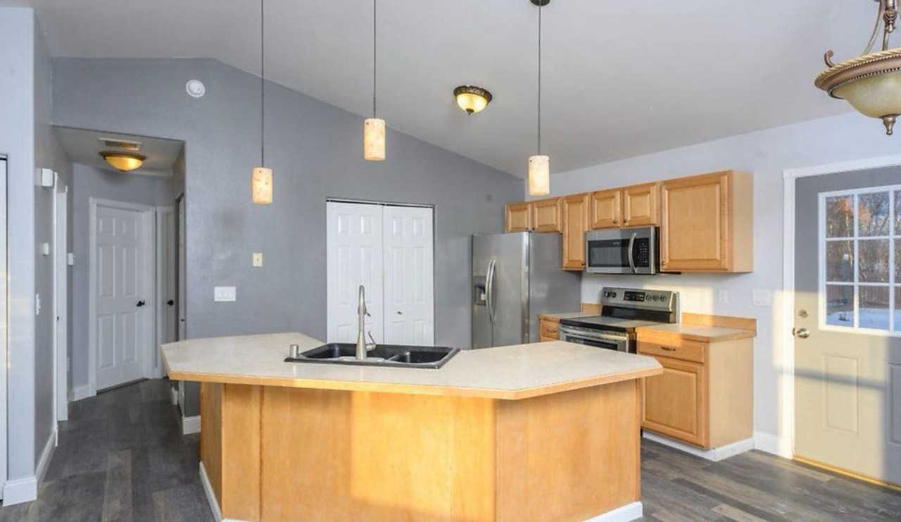 15995 W Jenalee Cir - Photo 2 of 11